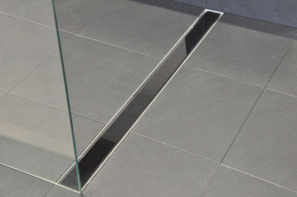 33.4137202.jpg Wiesbaden glasrooster voor douchegoot 110 x 7 cm glanzend zwart